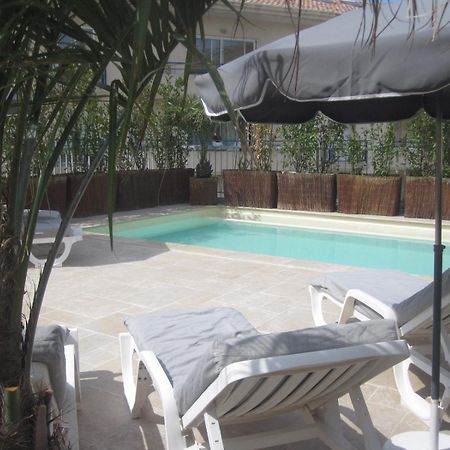 Brit Hotel Confort Le Revest Sainte-Maxime Esterno foto