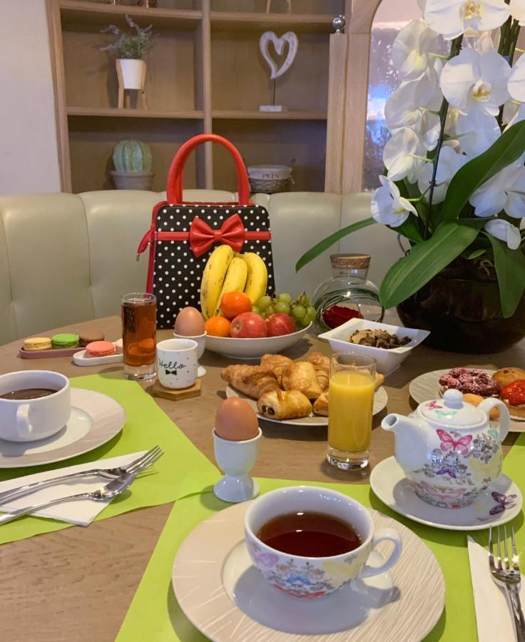 Brit Hotel Confort Le Revest Sainte-Maxime Esterno foto