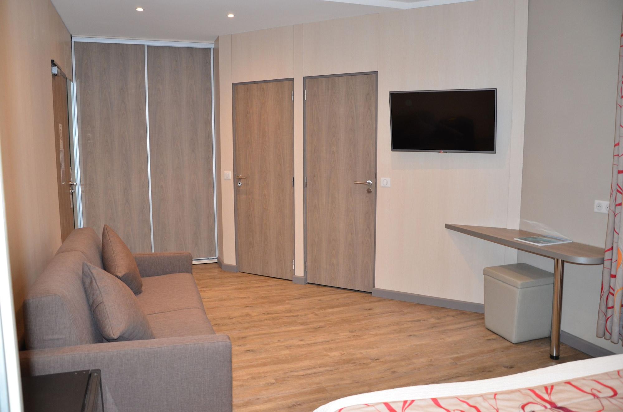 Brit Hotel Confort Le Revest Sainte-Maxime Esterno foto