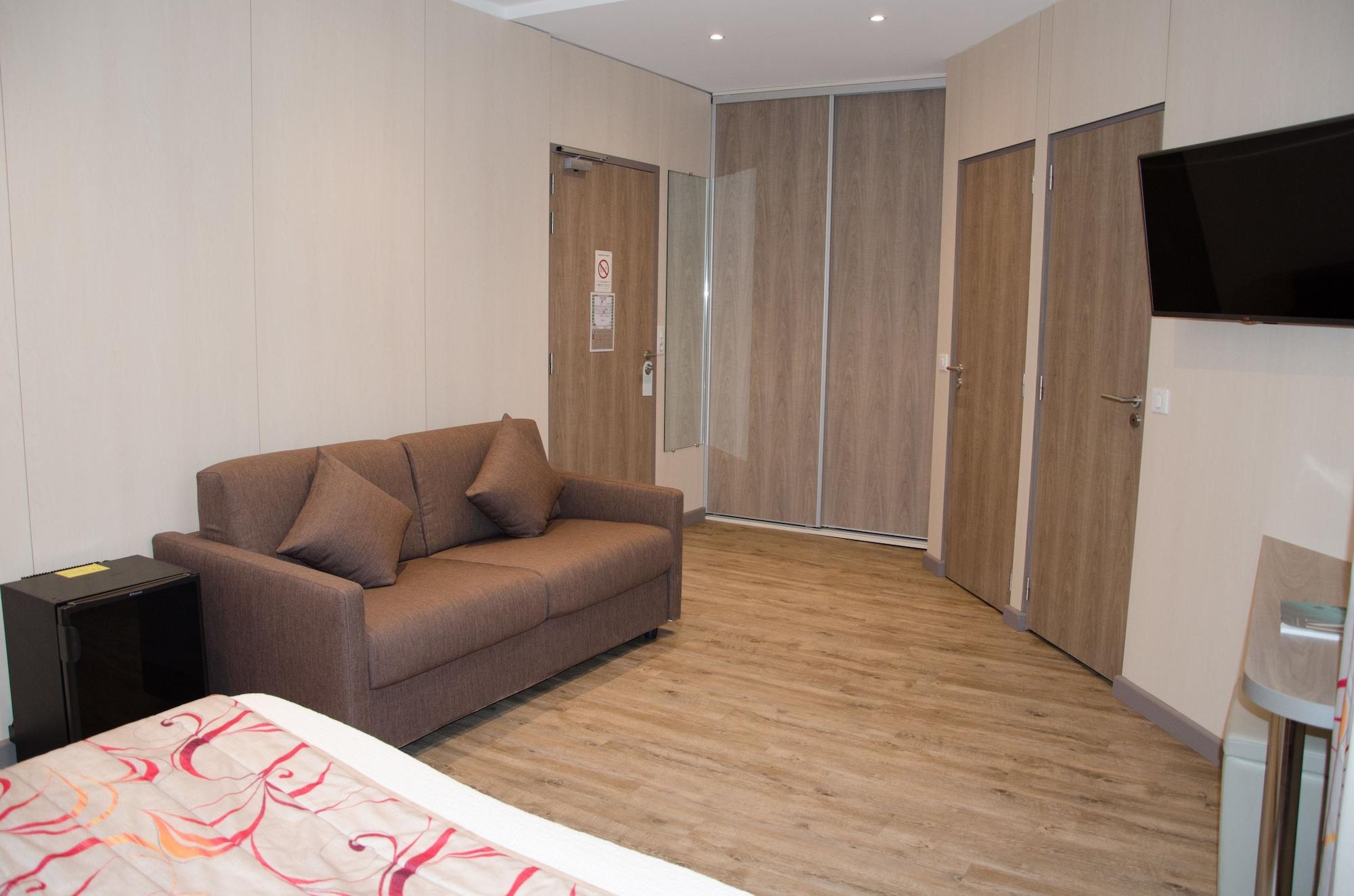 Brit Hotel Confort Le Revest Sainte-Maxime Esterno foto