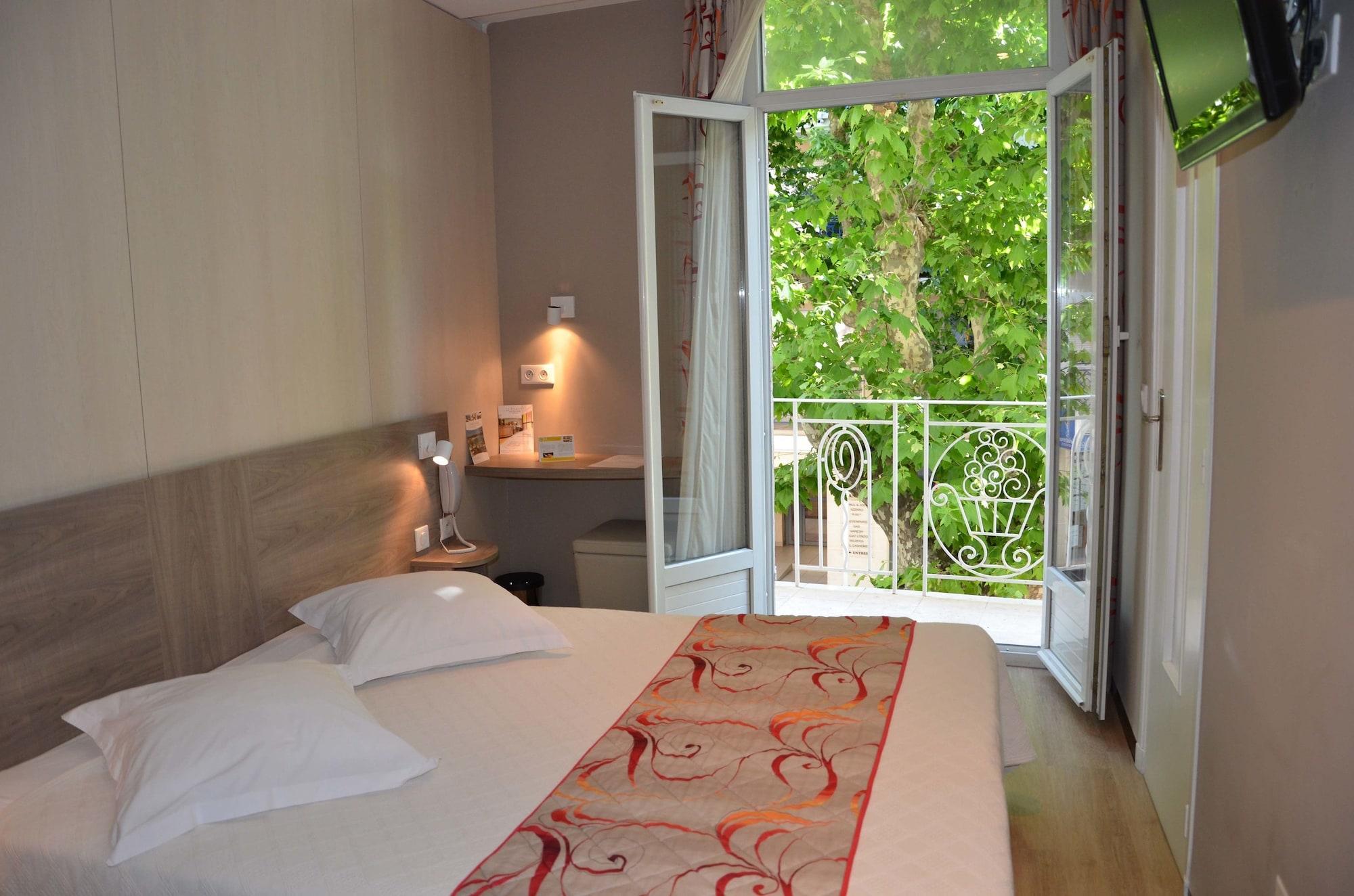 Brit Hotel Confort Le Revest Sainte-Maxime Esterno foto