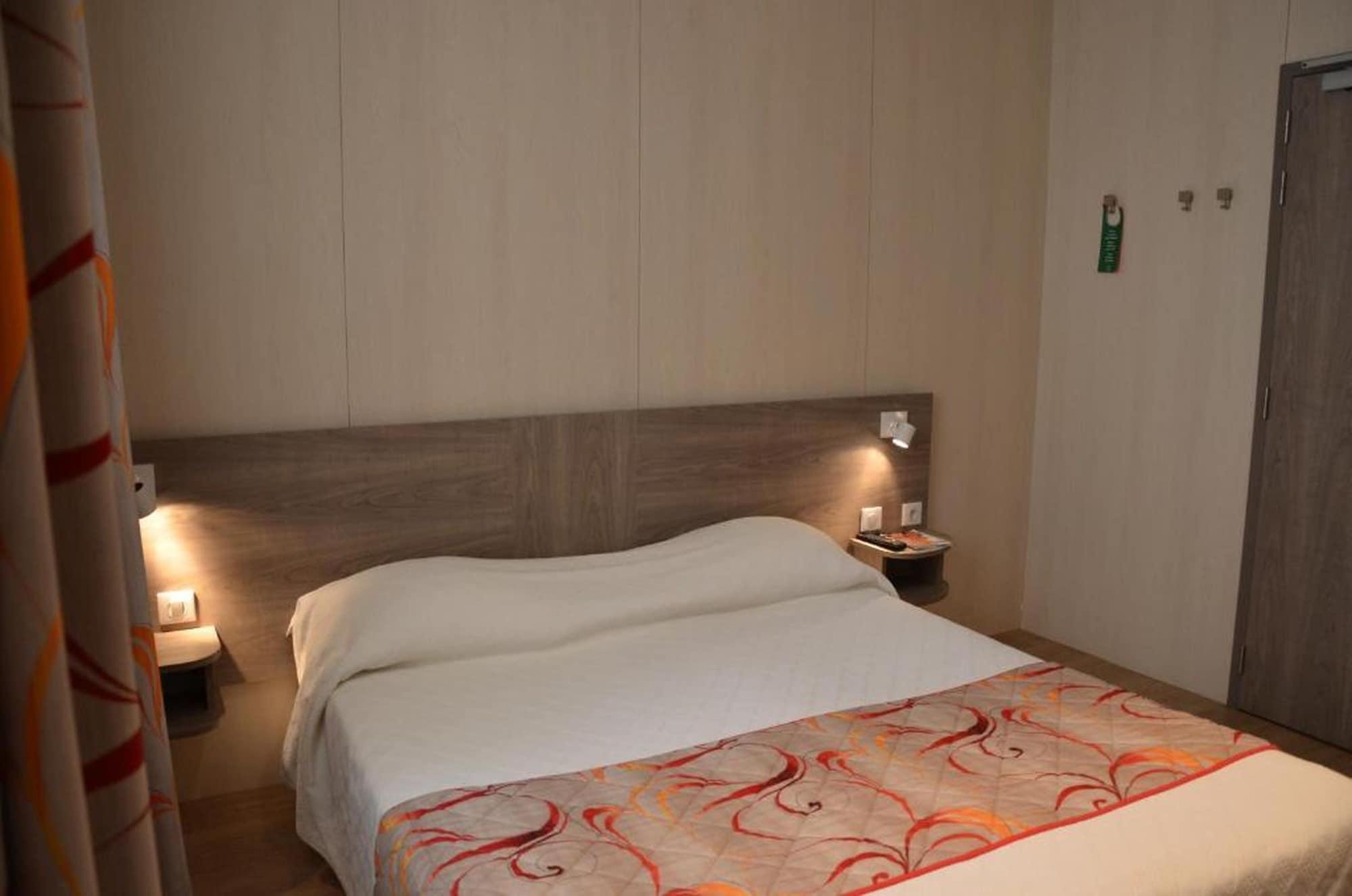 Brit Hotel Confort Le Revest Sainte-Maxime Esterno foto