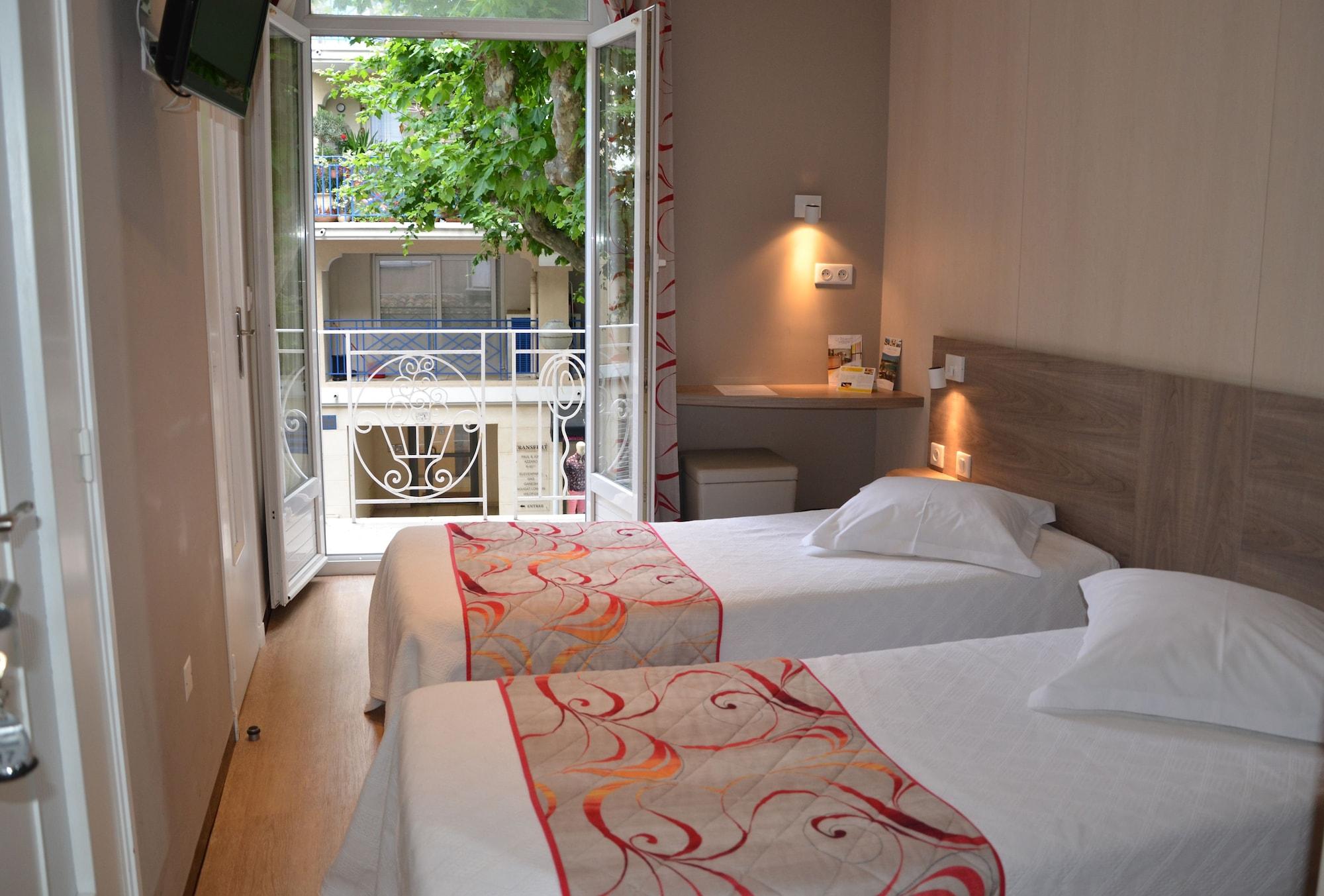 Brit Hotel Confort Le Revest Sainte-Maxime Esterno foto