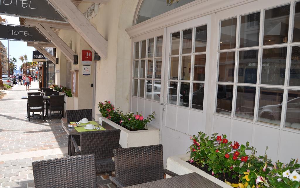 Brit Hotel Confort Le Revest Sainte-Maxime Esterno foto