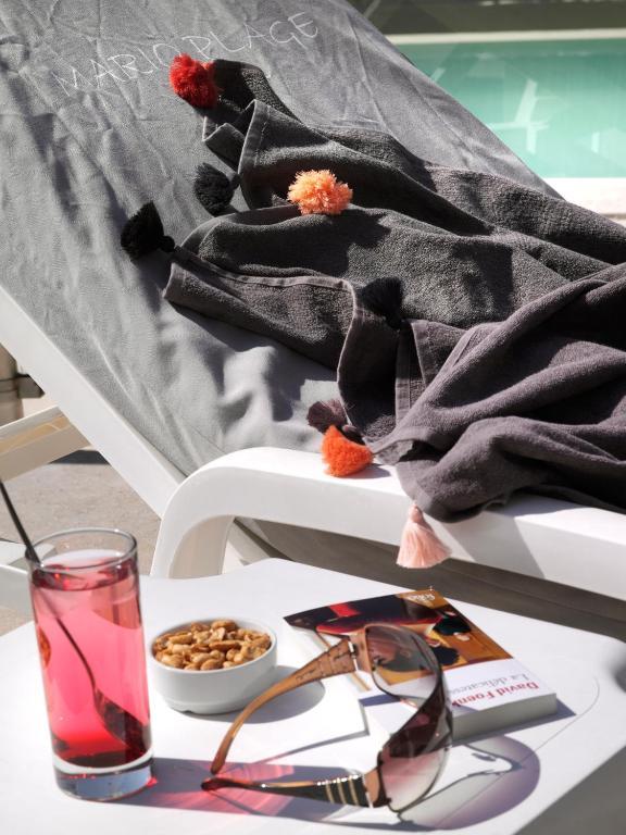 Brit Hotel Confort Le Revest Sainte-Maxime Esterno foto