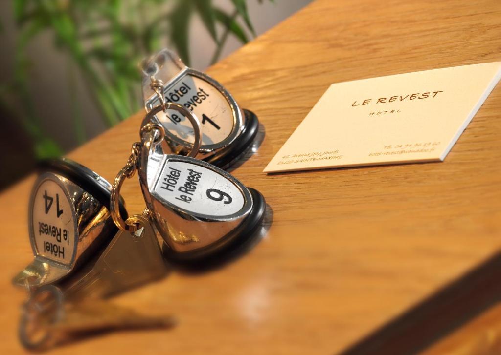 Brit Hotel Confort Le Revest Sainte-Maxime Esterno foto