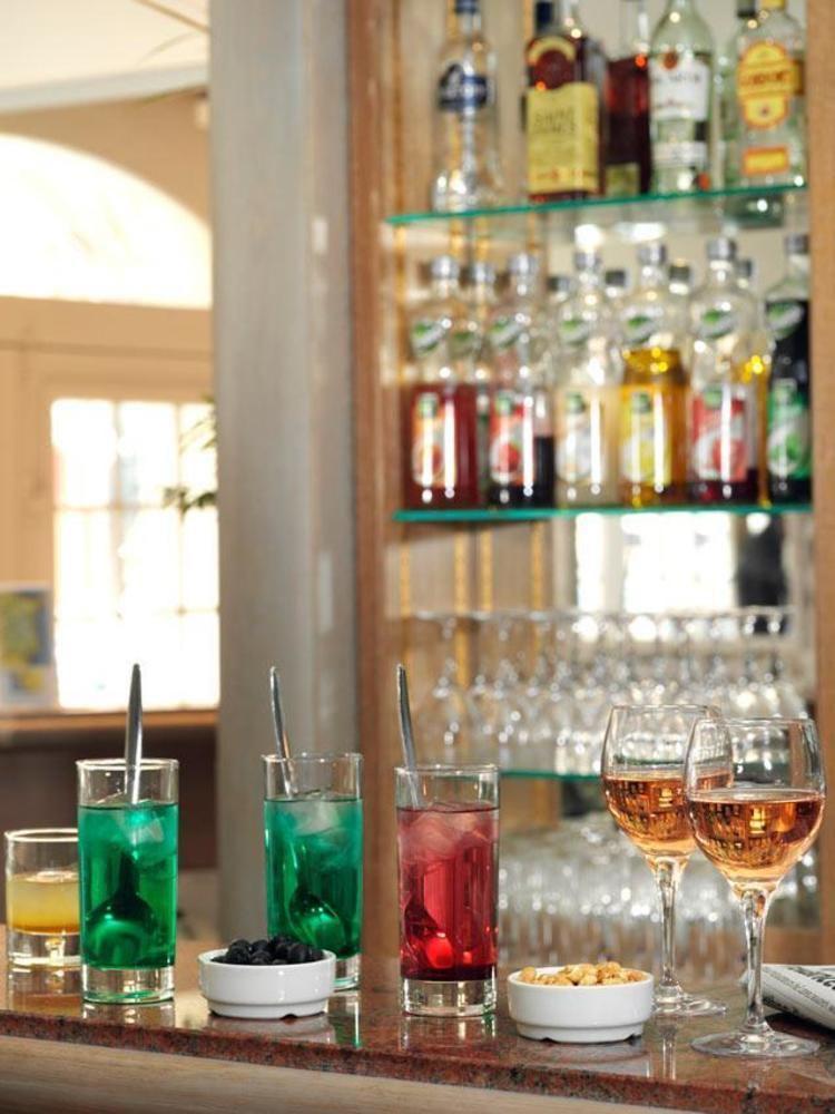 Brit Hotel Confort Le Revest Sainte-Maxime Esterno foto