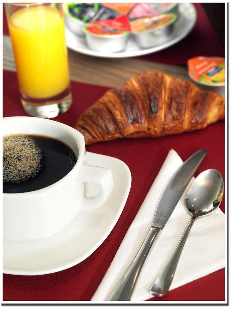 Brit Hotel Confort Le Revest Sainte-Maxime Esterno foto